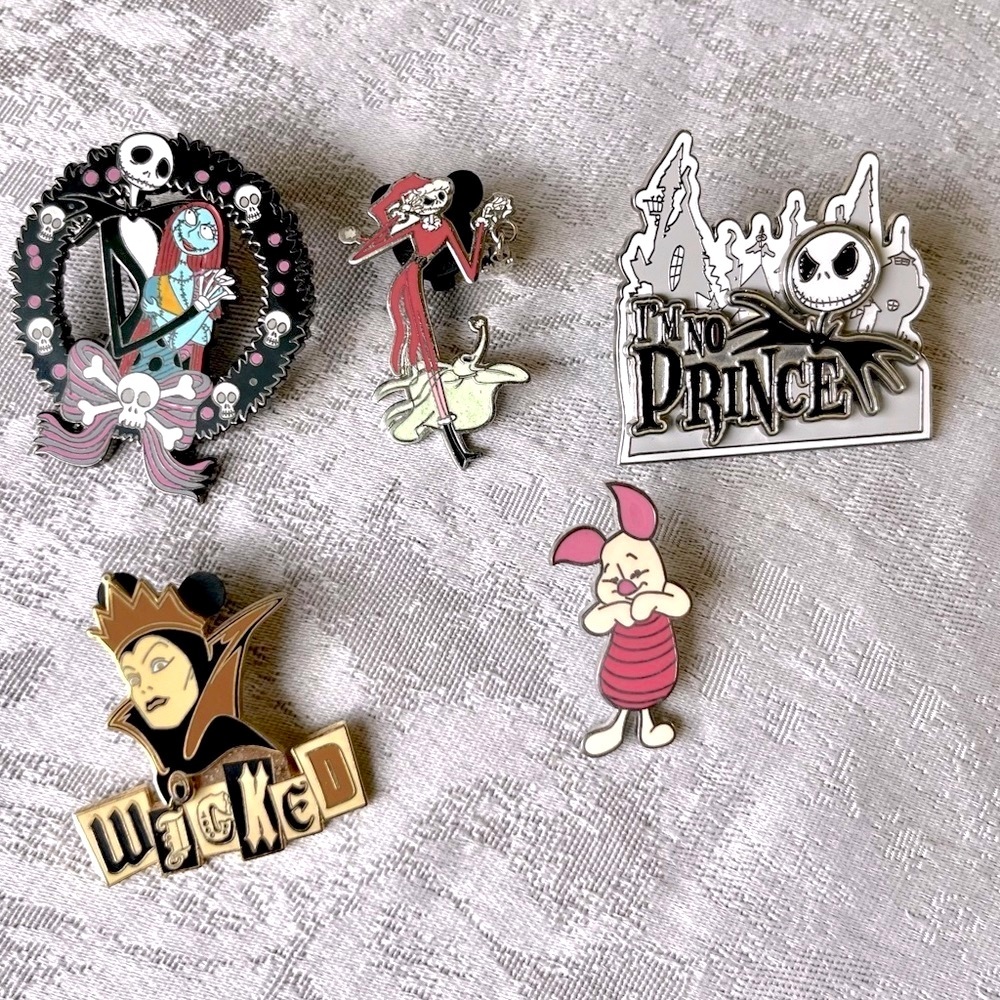 Disney Trading Pin Set